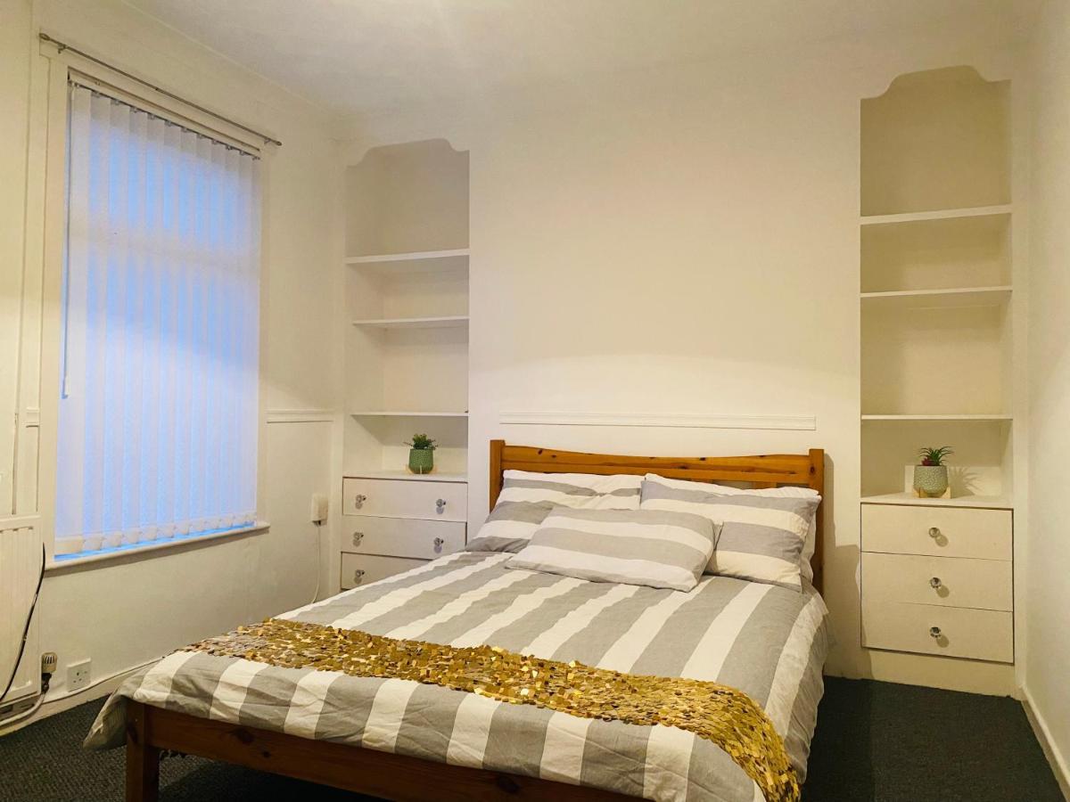 Entire 3 Bedroom House- Free Parking Liverpool Eksteriør billede