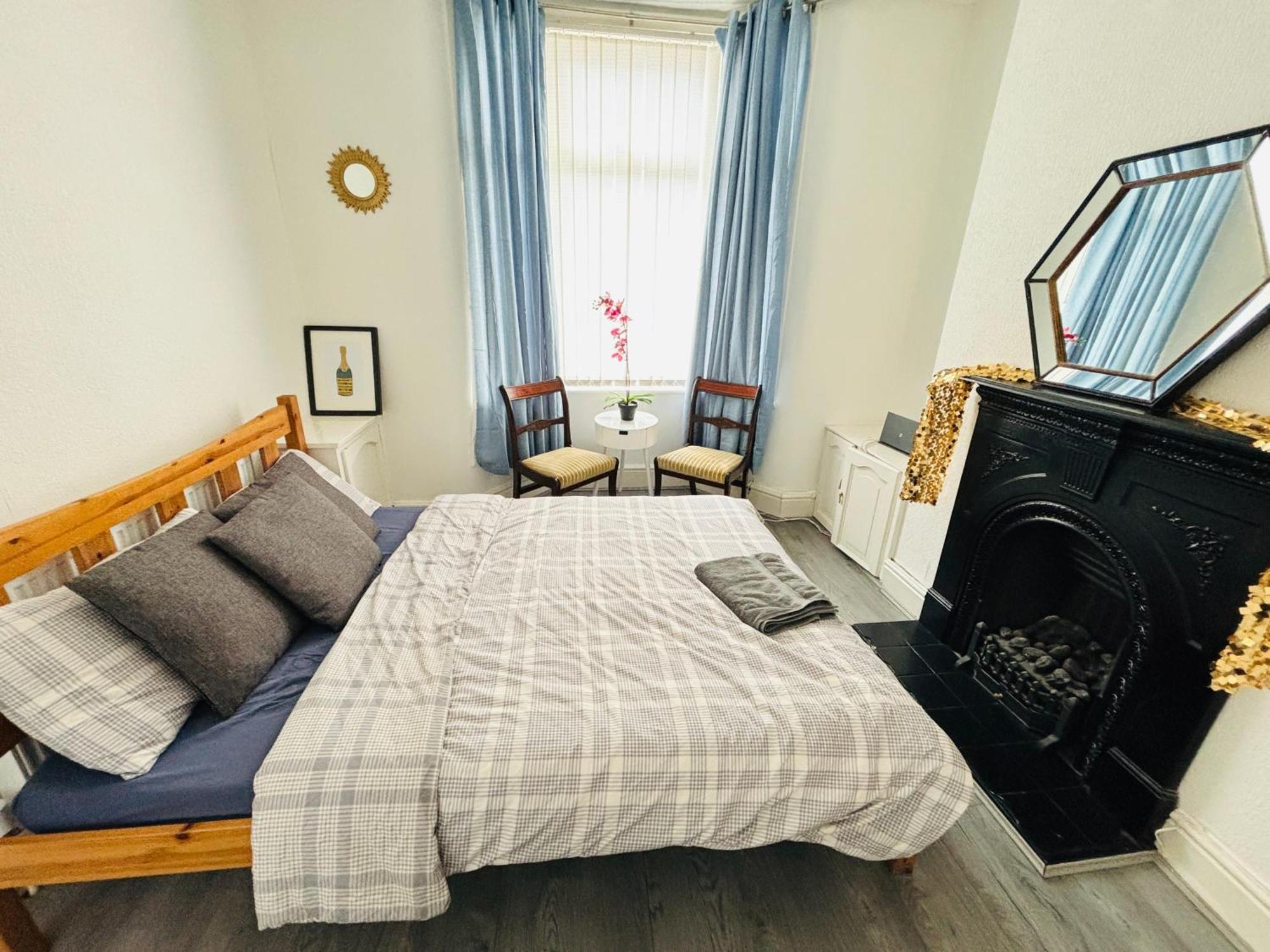 Entire 3 Bedroom House- Free Parking Liverpool Eksteriør billede