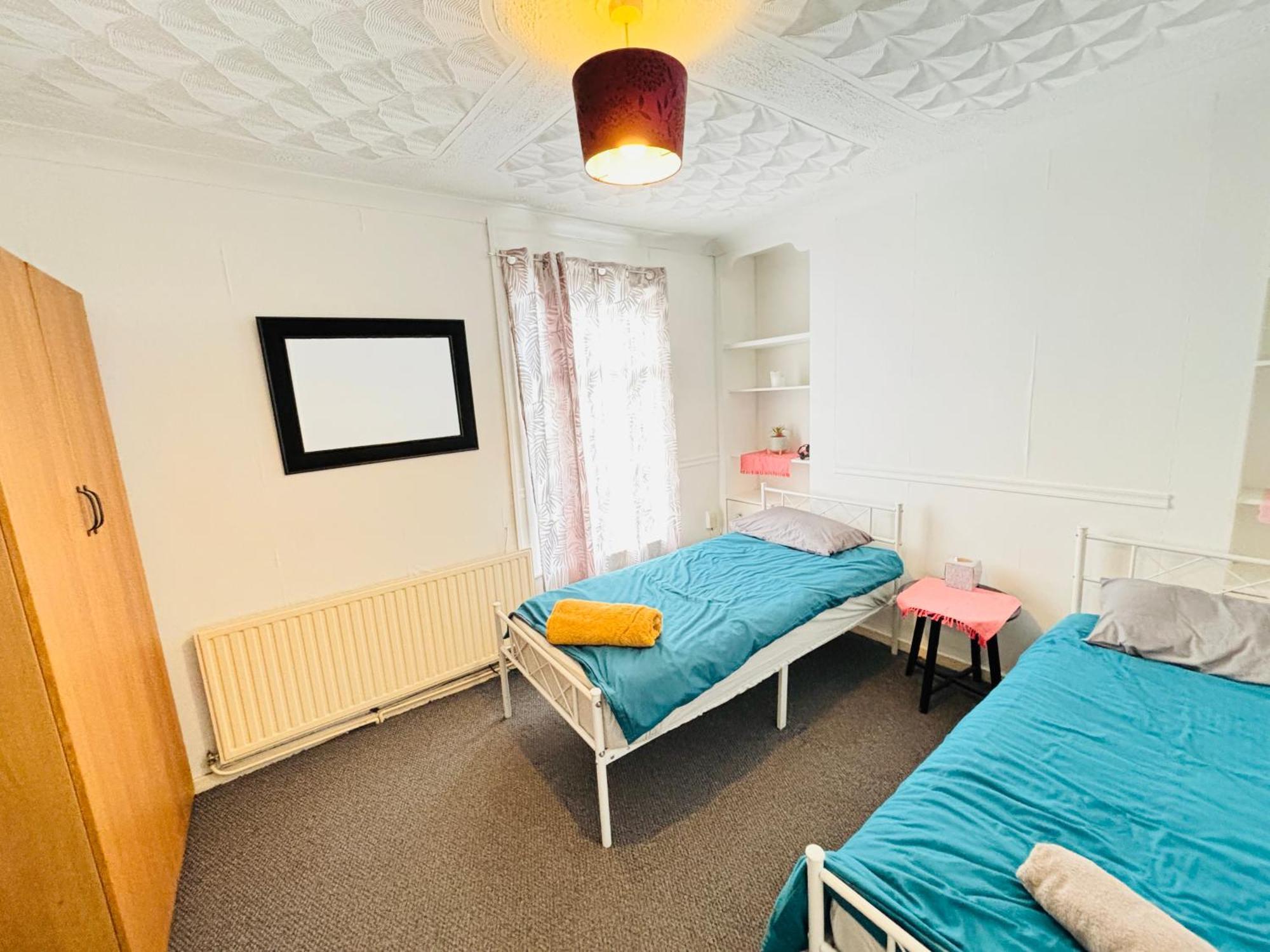 Entire 3 Bedroom House- Free Parking Liverpool Eksteriør billede